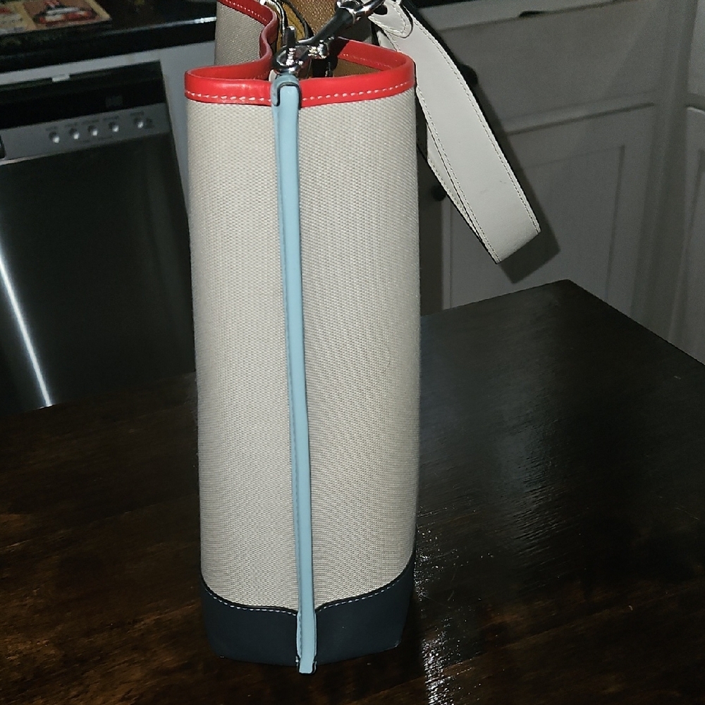 *NEW* COACH Cream and Navy Bag with Red and Light Blue Trim - Picture 6 of 13